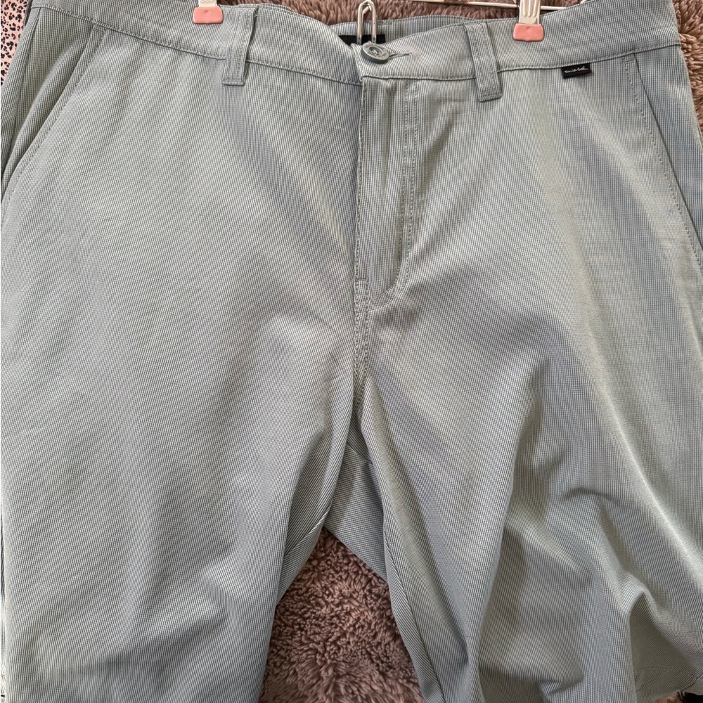 Travis Mathew shorts 34 perfect condition green